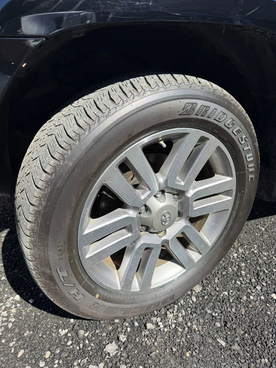 Used 2011 Toyota 4Runner Limited w/ Convenience Pkg image 3