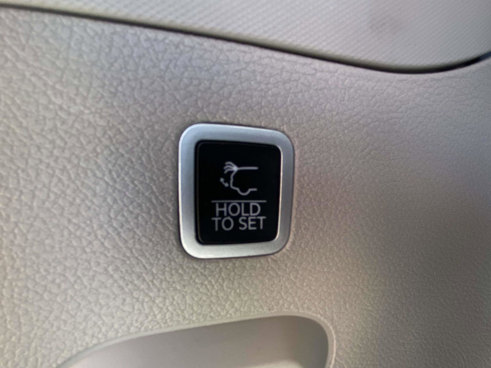 Certified 2024 Jeep Wagoneer 4WD w/ Convenience Group I image 8