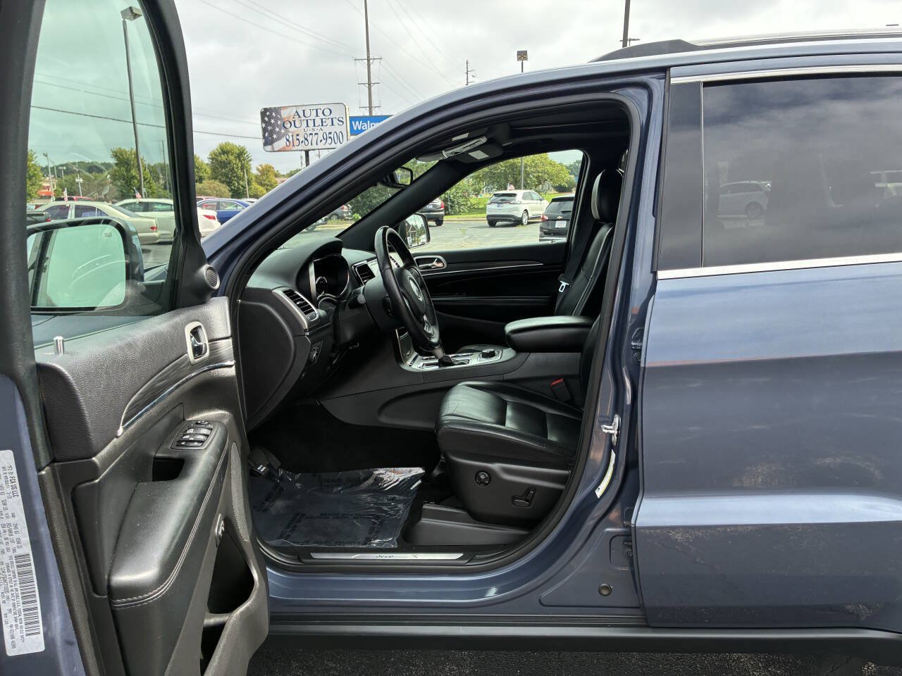 Used 2019 Jeep Grand Cherokee Limited AWD/4WD image 10