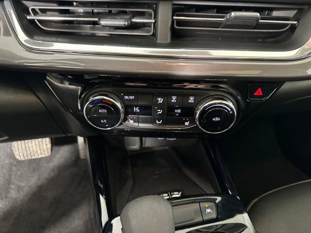 Used 2024 Chevrolet Trax ACTIV w/ Sunroof Package image 23