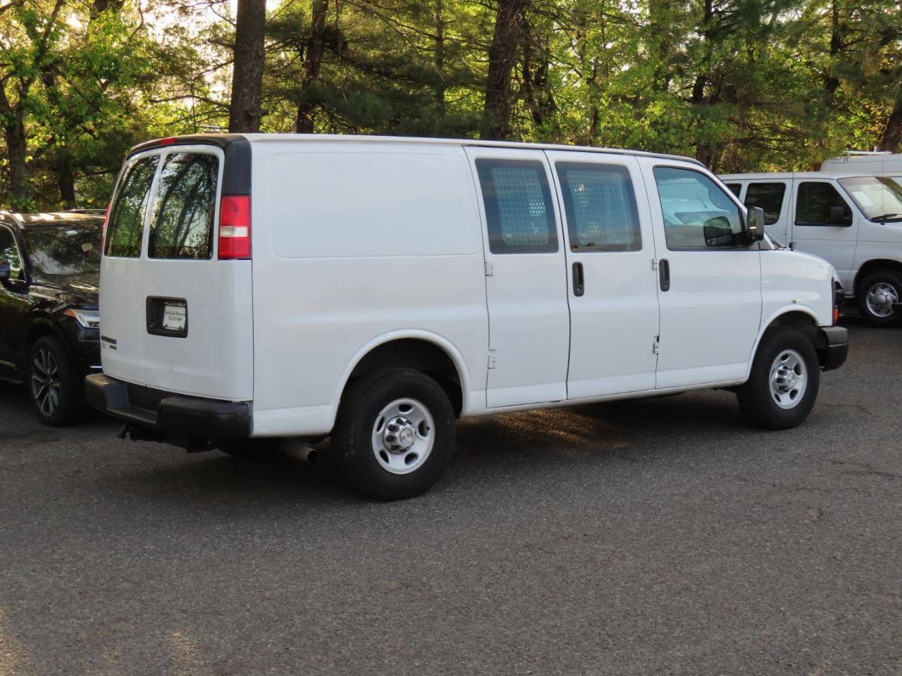 Used 2015 Chevrolet Express 2500 RWD image 3