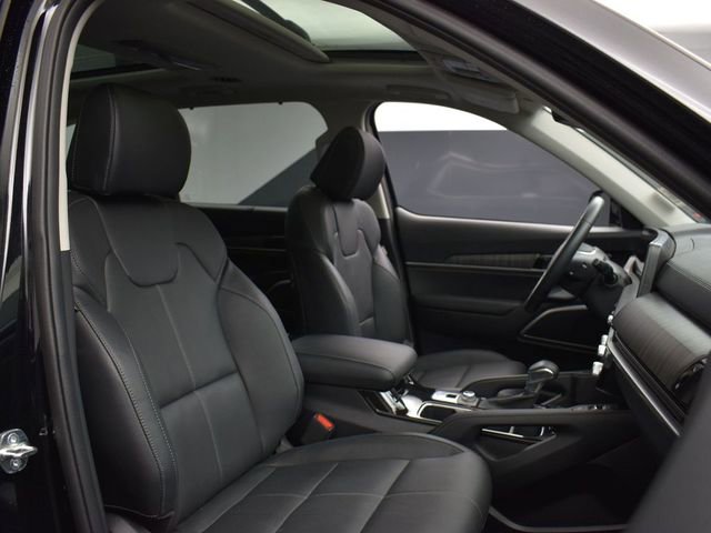 Used 2025 Kia Telluride SX w/ SX Captain's Chair Package image 12