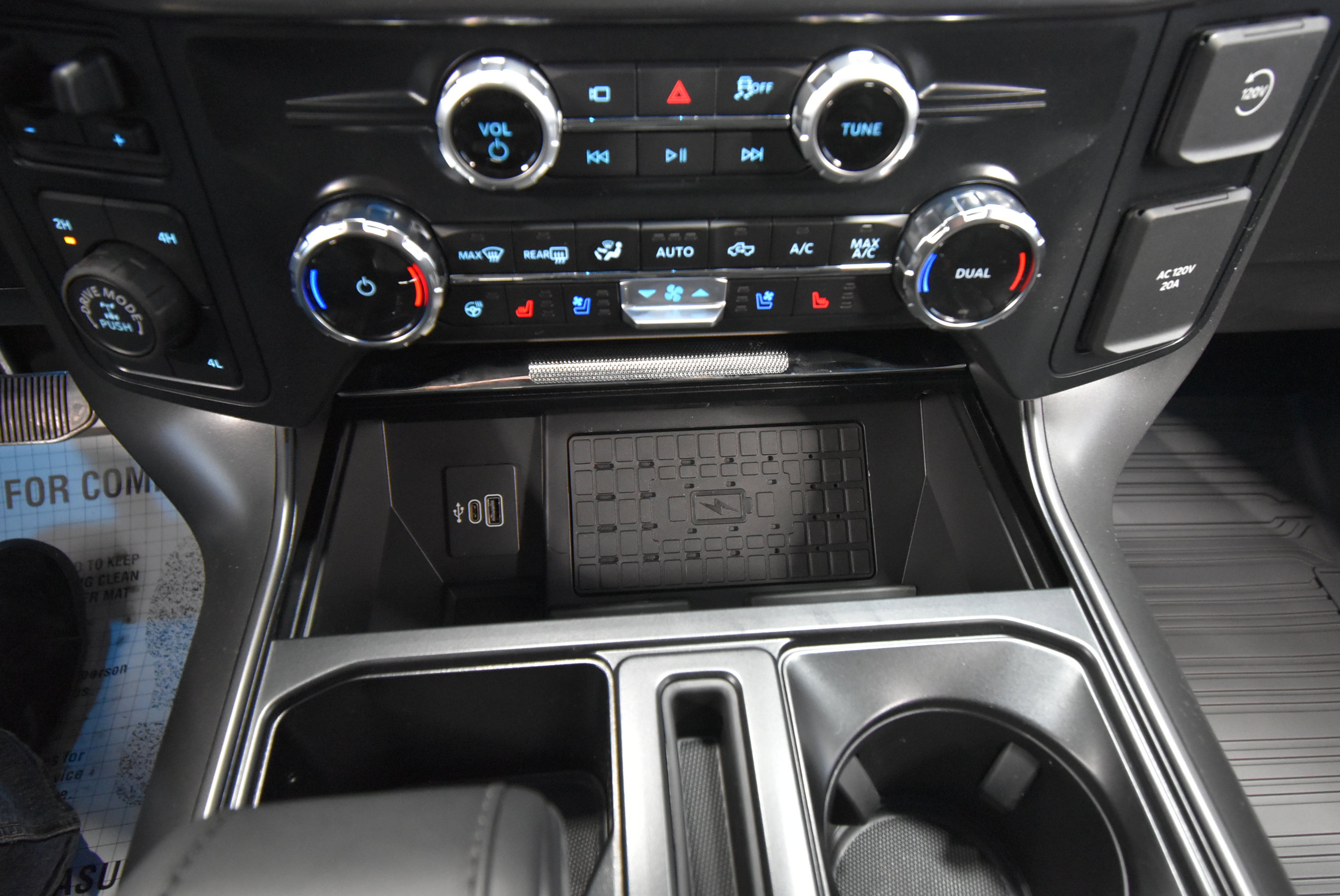 New 2025 Ford F150 Lariat w/ Equipment Group 502A High image 14