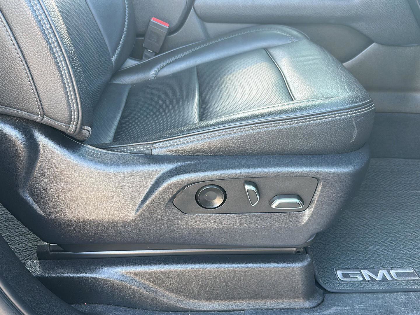 Used 2022 GMC Yukon XL Denali image 24