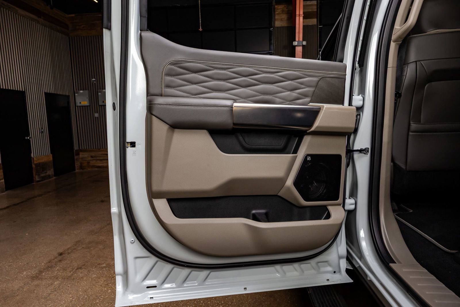 Used 2025 Ford F450 Platinum w/ Platinum Plus Package image 36