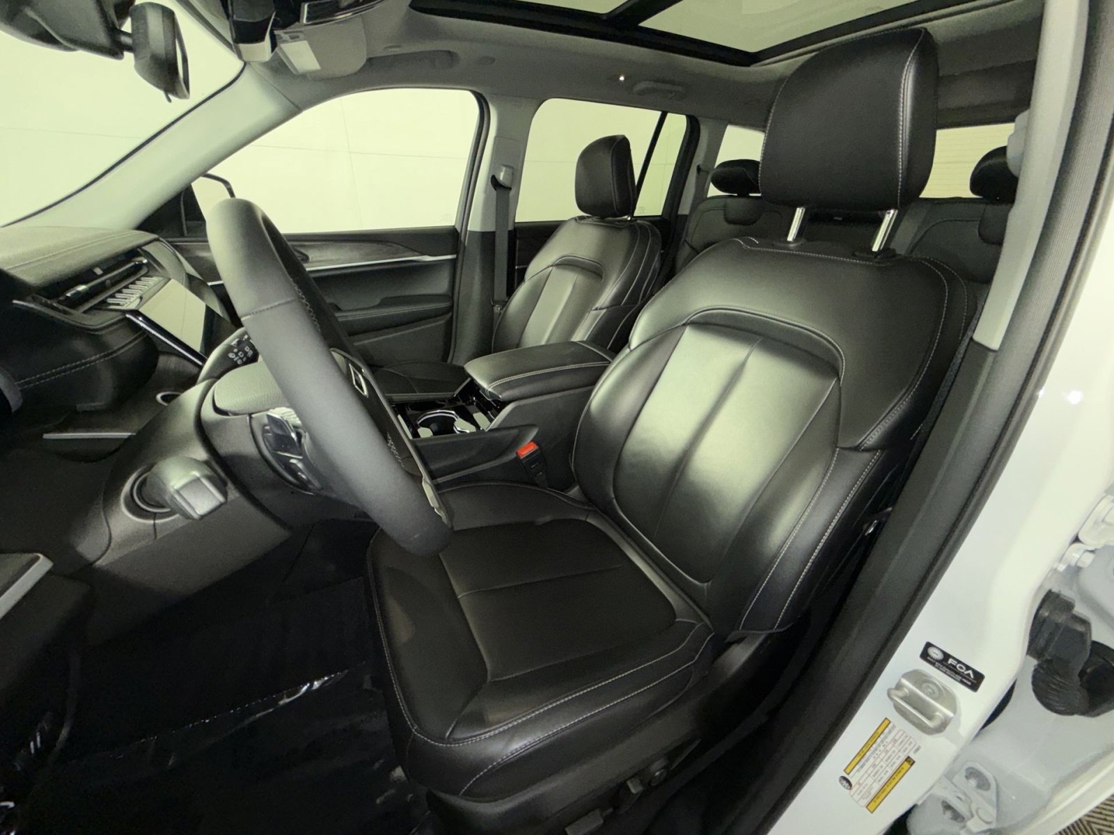 Used 2023 Jeep Grand Cherokee Limited image 13