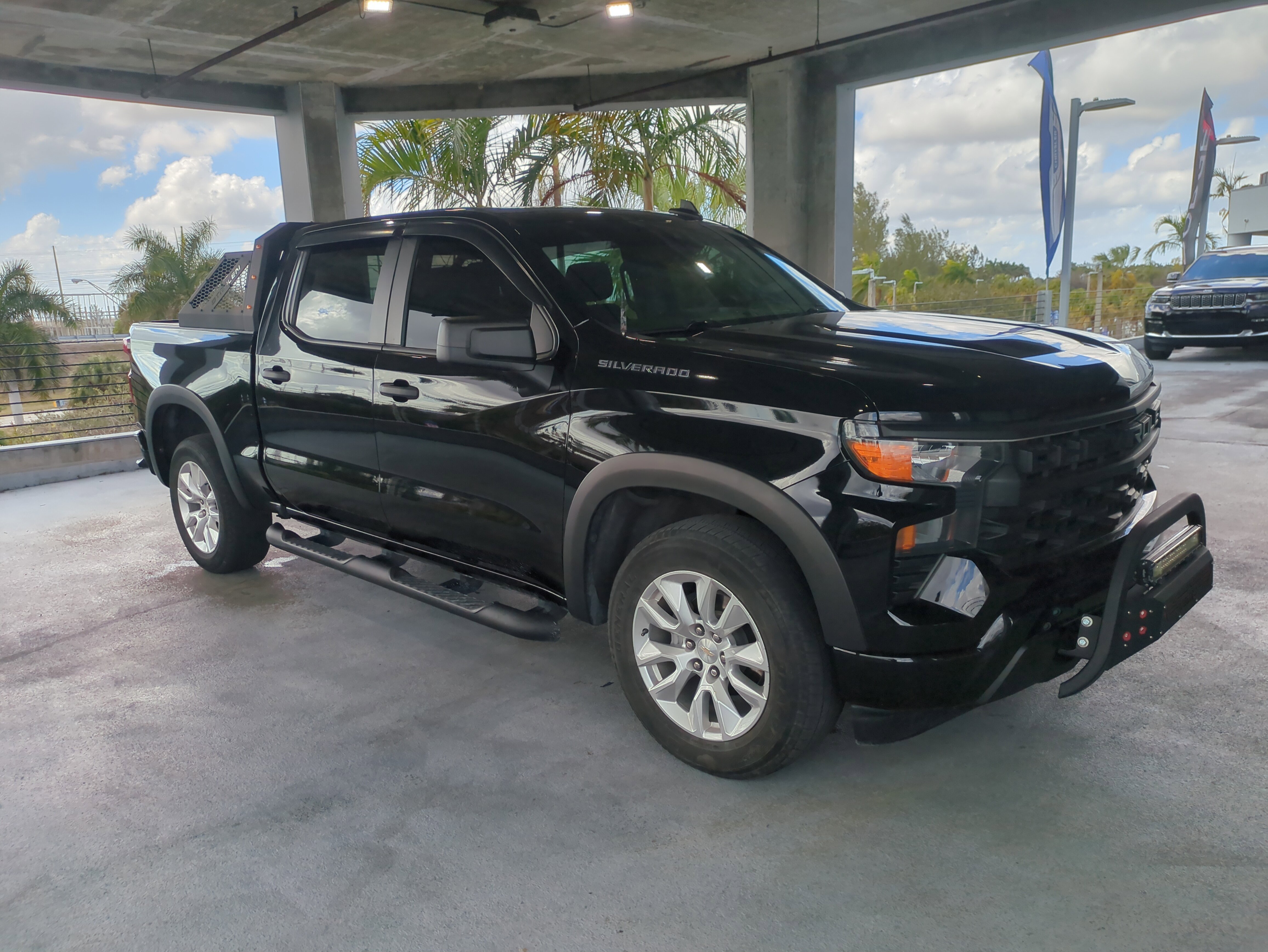 Used 2023 Chevrolet Silverado 1500 Custom image 2