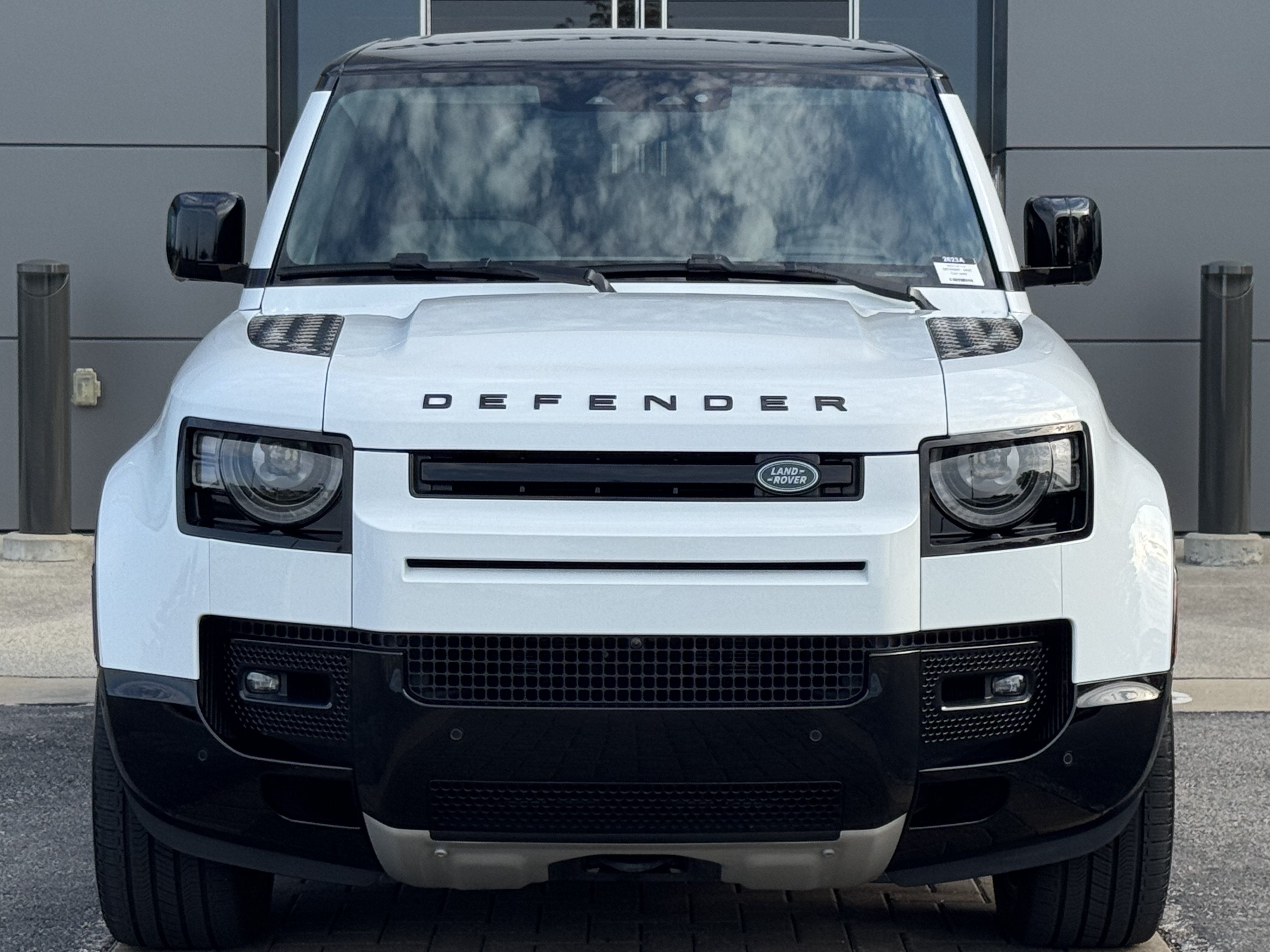 Certified 2025 Land Rover Defender 110 V8 AWD/4WD image 8