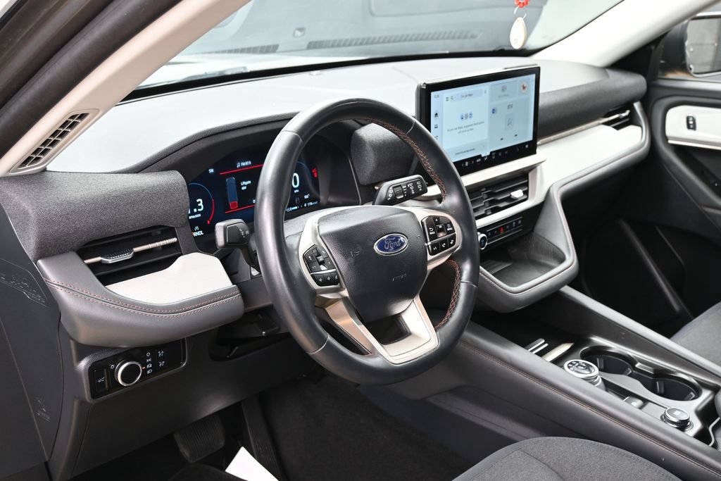 Used 2025 Ford Explorer Active RWD image 21