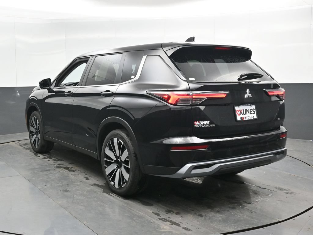 Used 2025 Mitsubishi Outlander SE AWD/4WD image 10