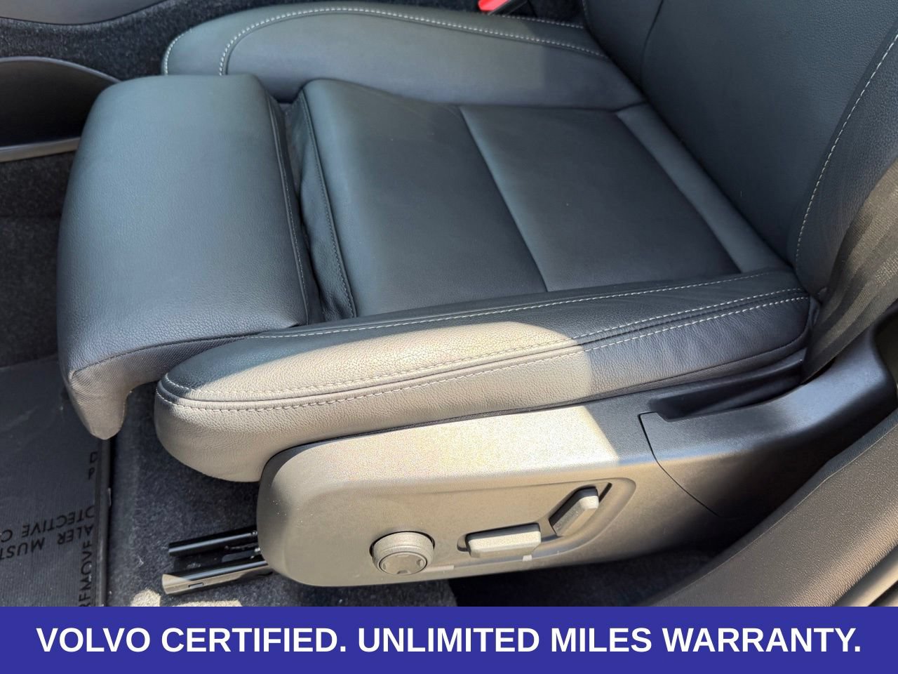 Certified 2026 Volvo XC40 B5 Plus AWD/4WD image 25