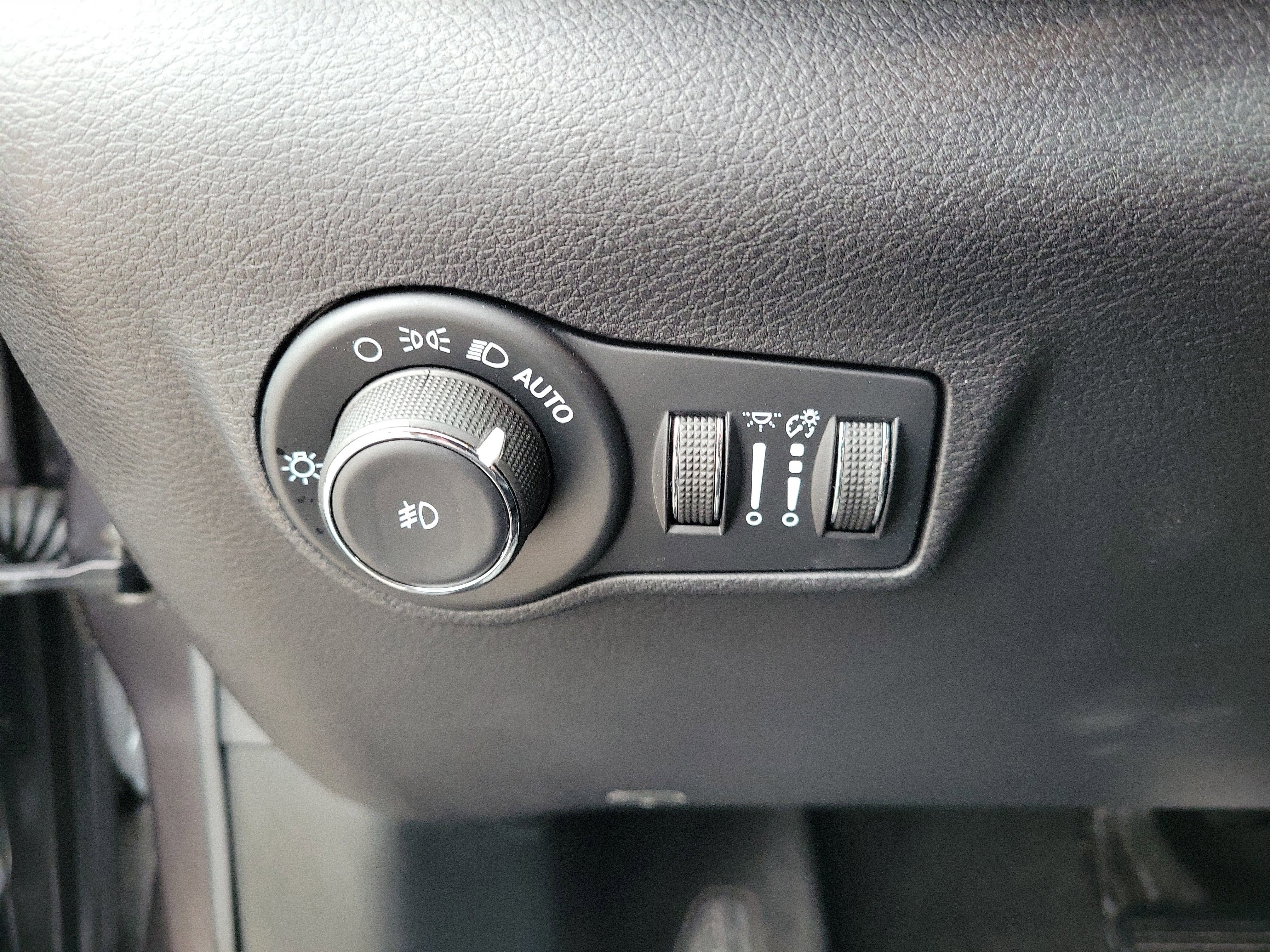 Used 2022 Jeep Compass Latitude w/ Sun and Sound Group image 17