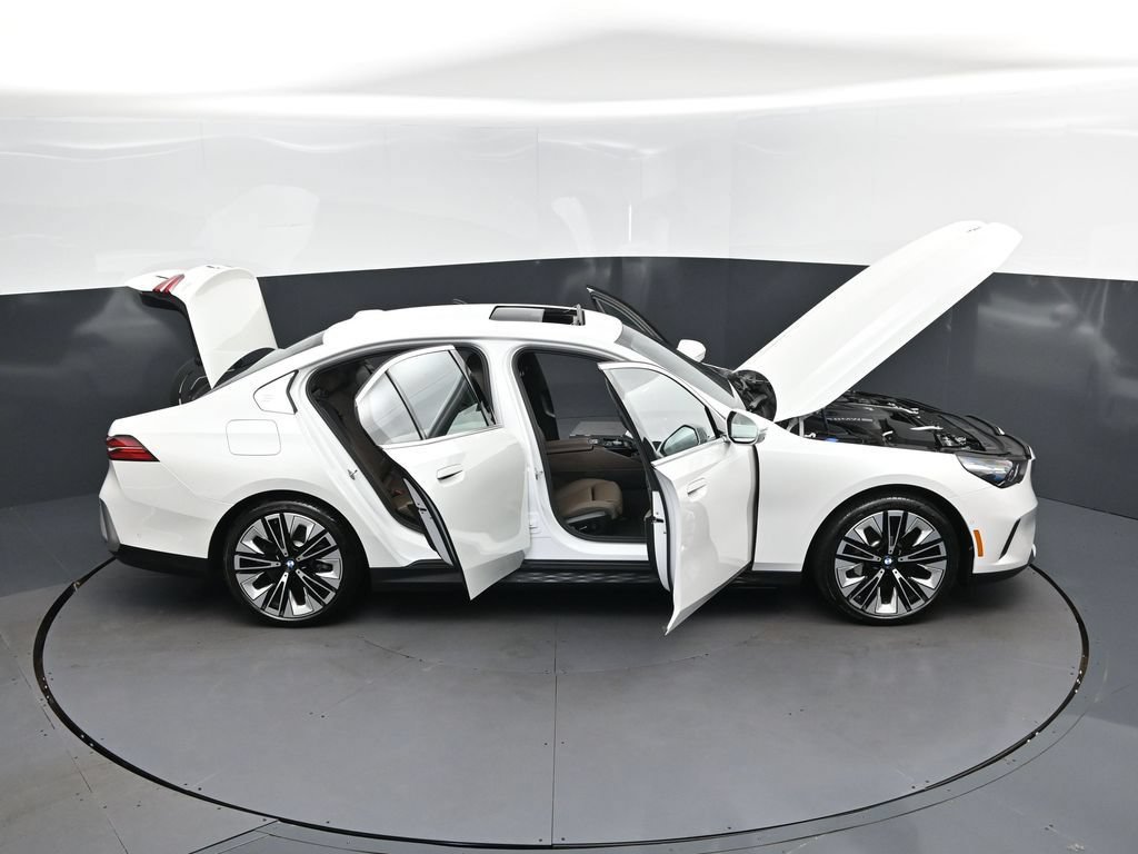 Certified 2026 BMW 530i RWD image 50