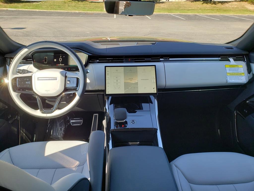 New 2025 Land Rover Range Rover Sport Dynamic SE image 13