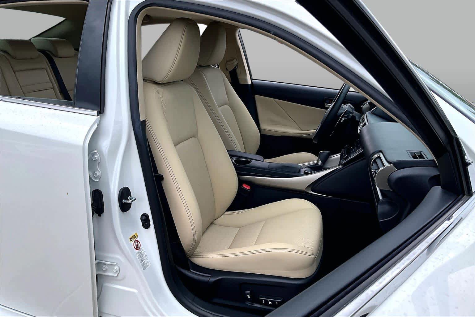 Used 2014 Lexus IS 250 w/ Navigation Package RWD image 8