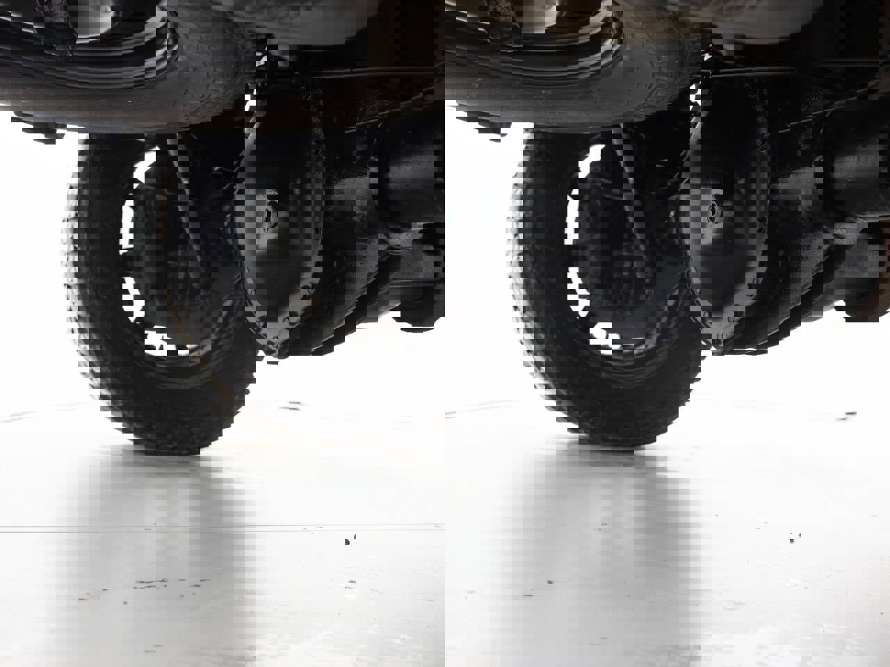 Used 2013 GMC Sierra 2500 Denali w/ Suspension Package, Off-Road image 23