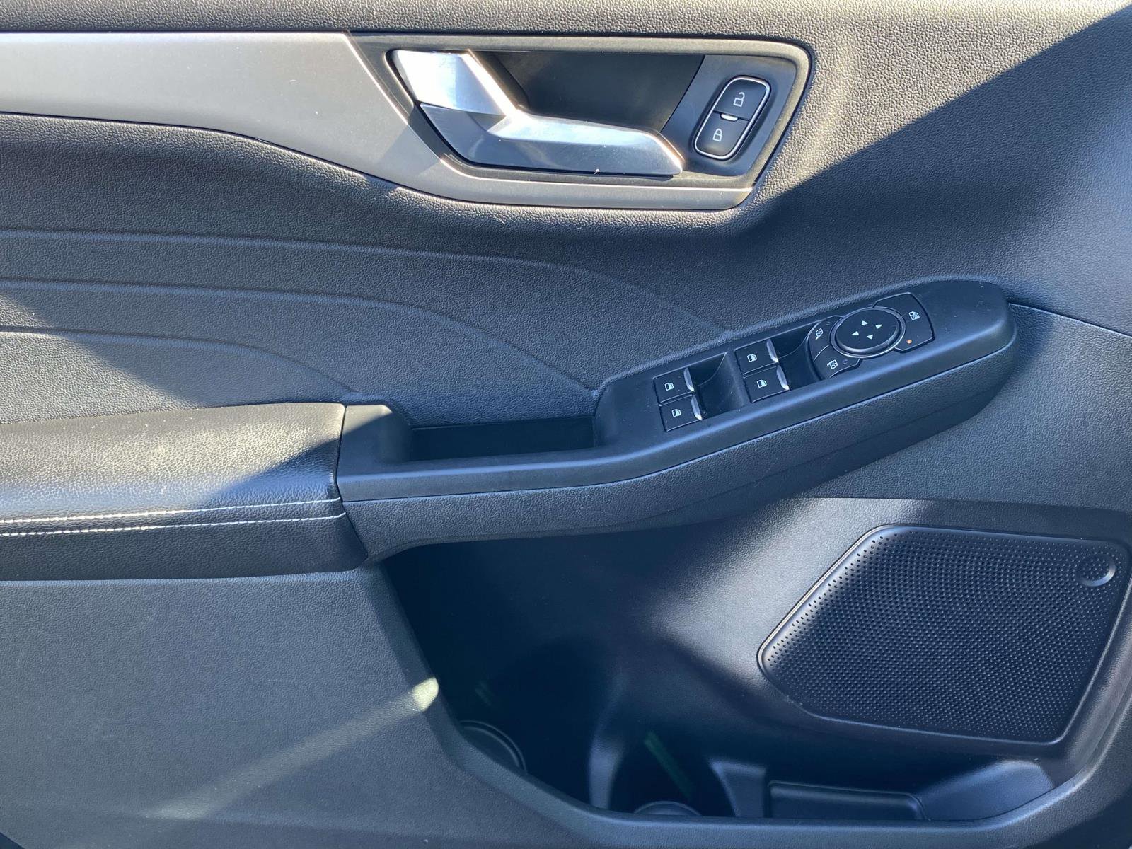 Used 2022 Ford Escape SEL FWD image 15