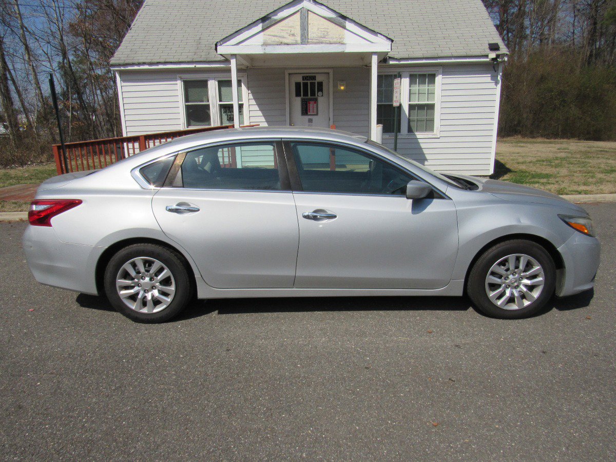 Used 2017 Nissan Altima 2.5 S w/ Power Driver Seat Package FWD image 4