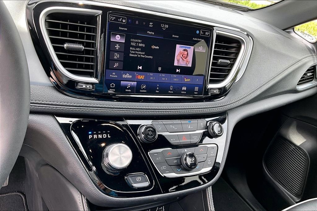Used 2025 Chrysler Pacifica Limited FWD image 31