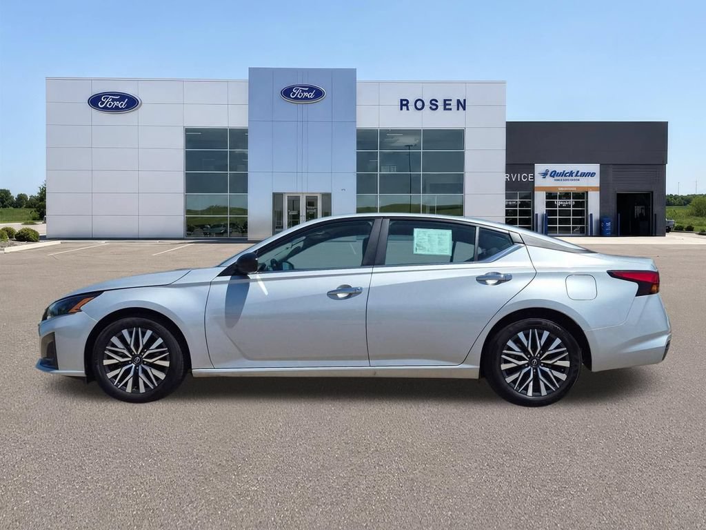 Used 2025 Nissan Altima 2.5 SV FWD image 6
