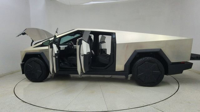 Used 2024 Tesla Cybertruck AWD Crew Cab image 69