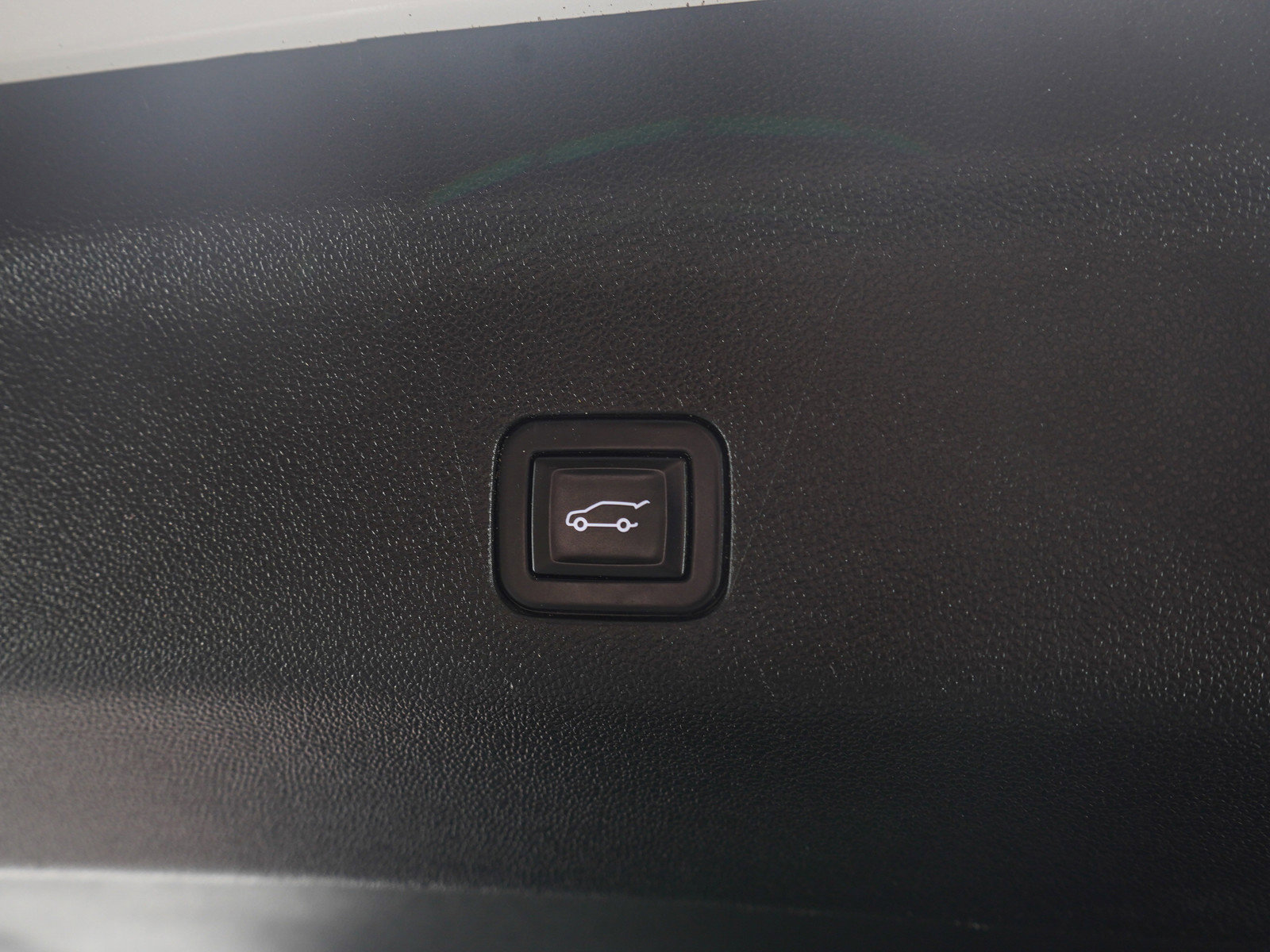 Used 2023 GMC Yukon XL SLT image 13