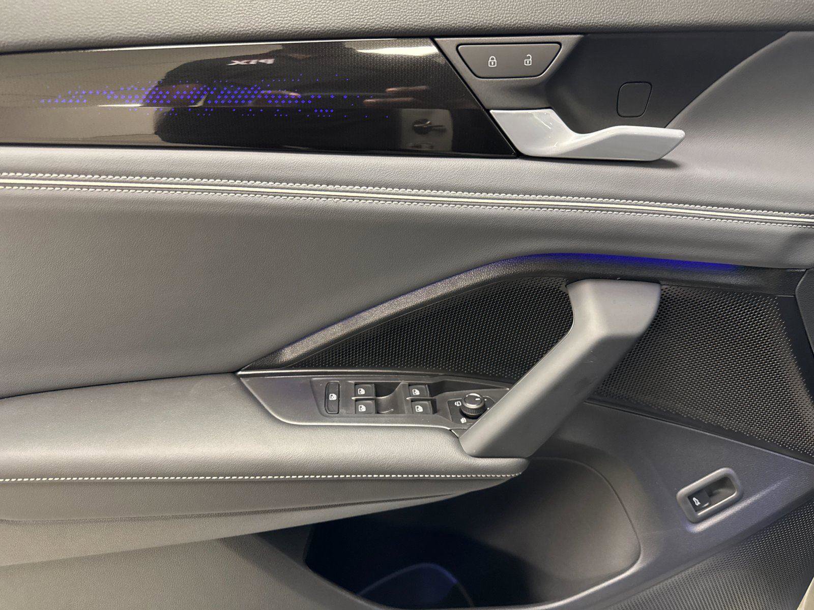 New 2026 Volkswagen Tiguan SEL R-Line AWD/4WD image 10