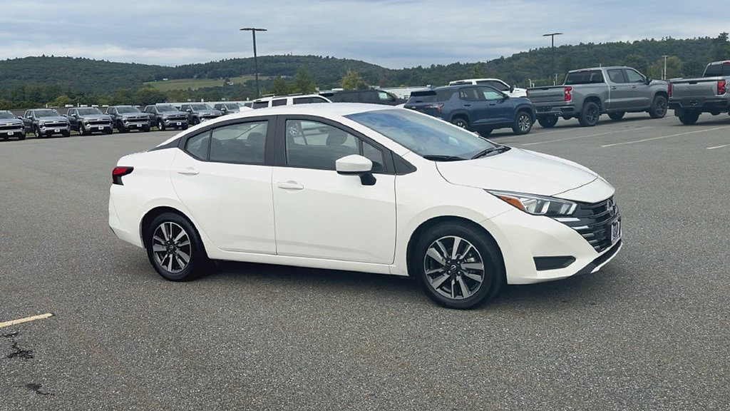 Used 2024 Nissan Versa SV FWD image 2
