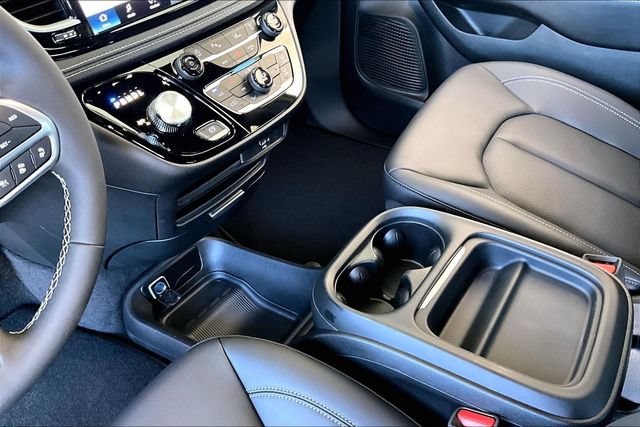 New 2027 Chrysler Pacifica Select FWD image 9