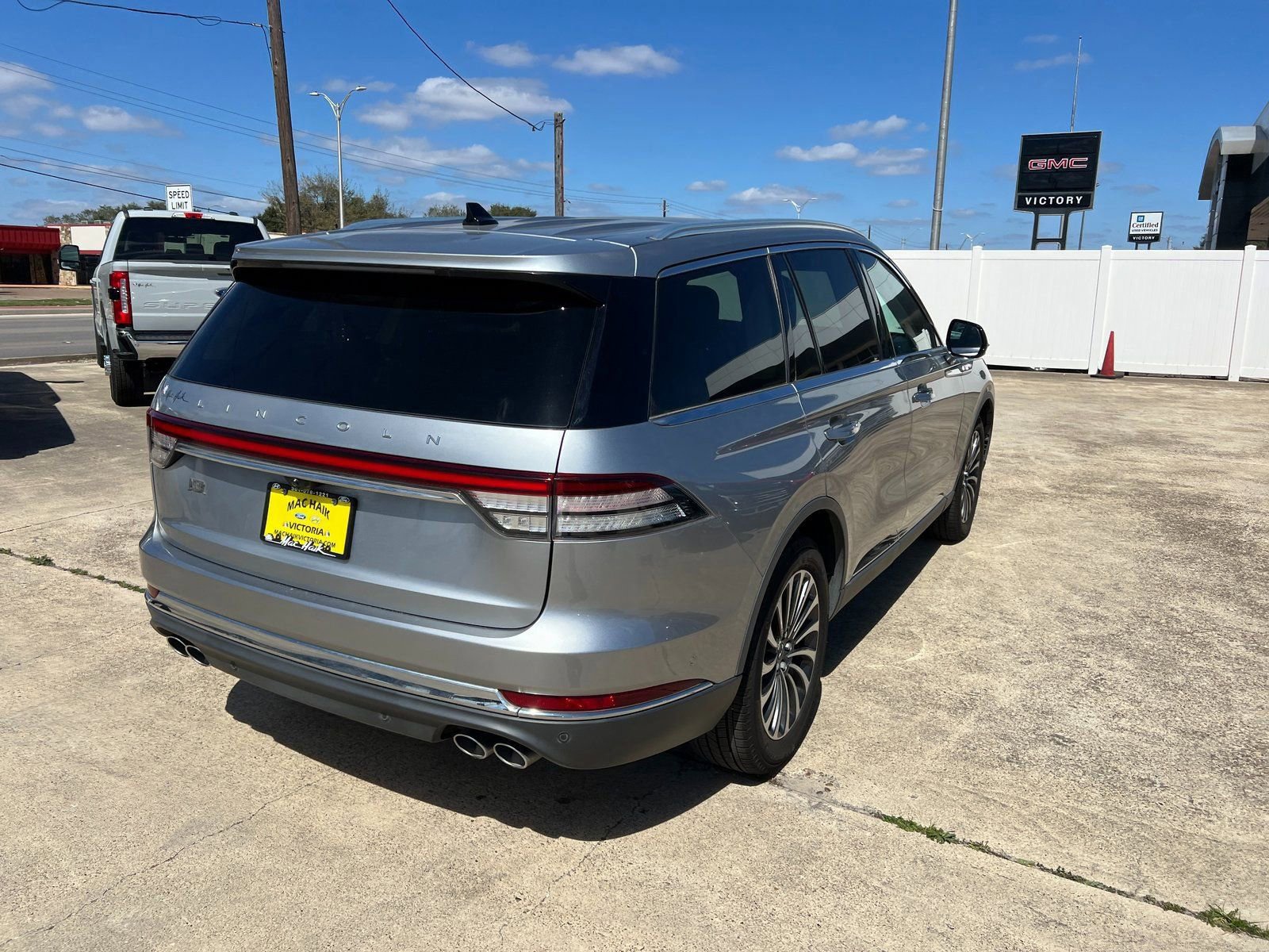 Used 2022 Lincoln Aviator Reserve w/ Equipment Group 201A AWD/4WD image 3