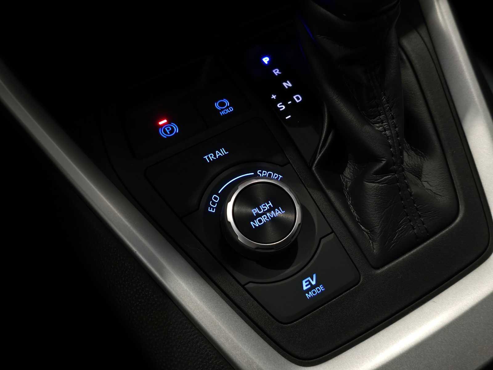 Used 2019 Toyota RAV4 LE image 33