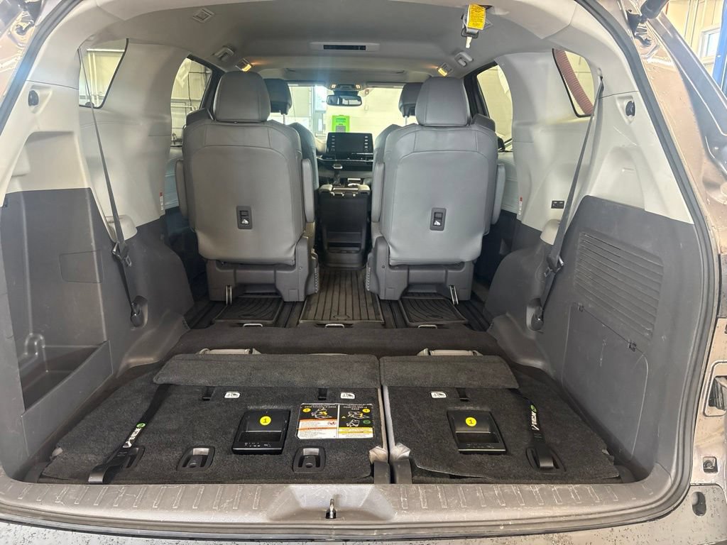 Used 2021 Toyota Sienna XLE AWD/4WD image 18