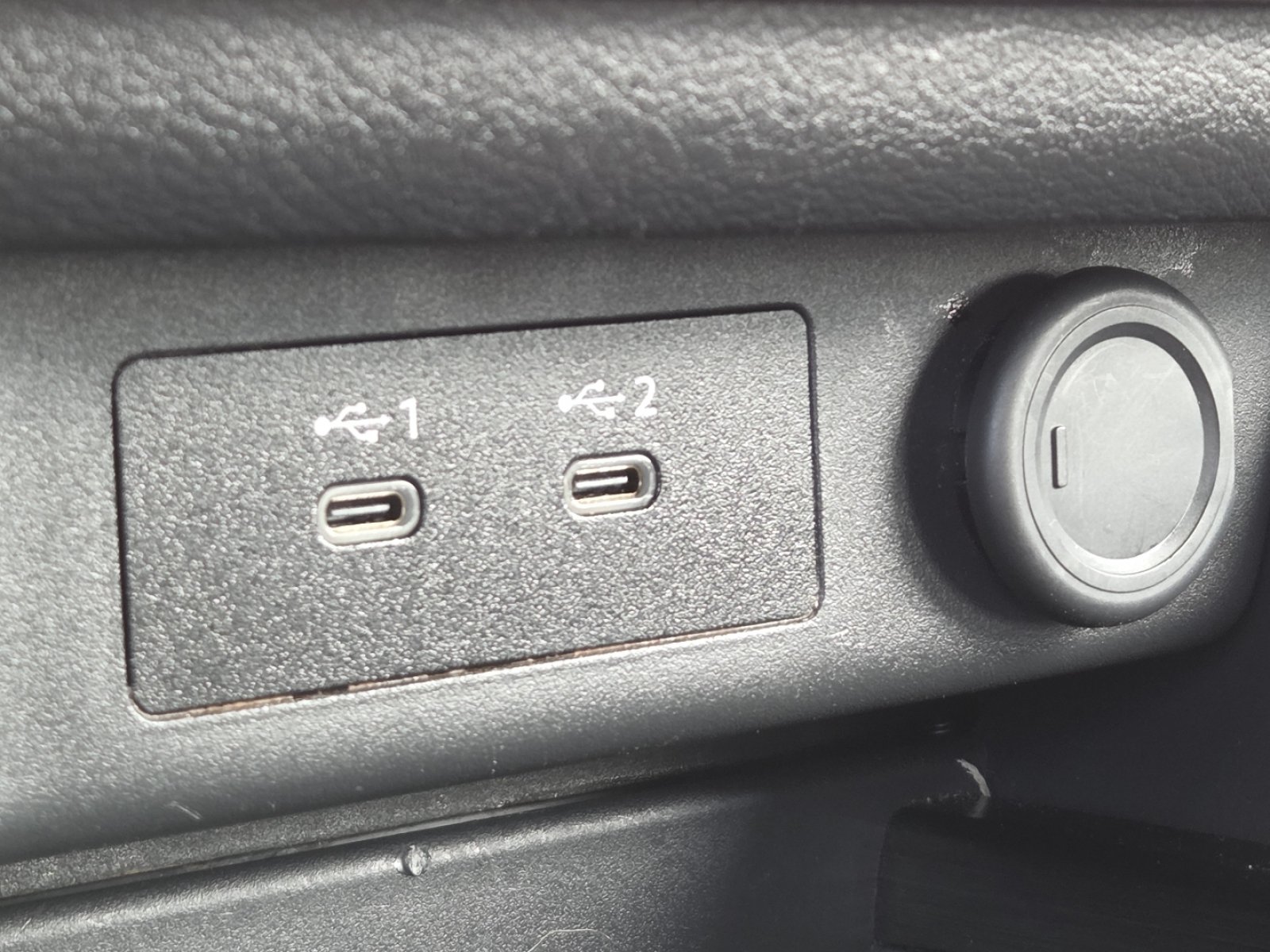 Used 2025 Nissan Rogue SV FWD image 29