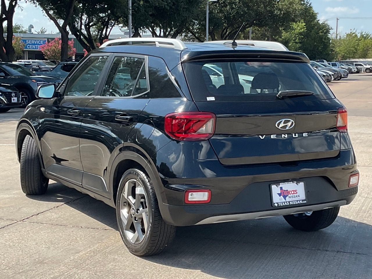 Used 2025 Hyundai Venue SEL FWD image 6