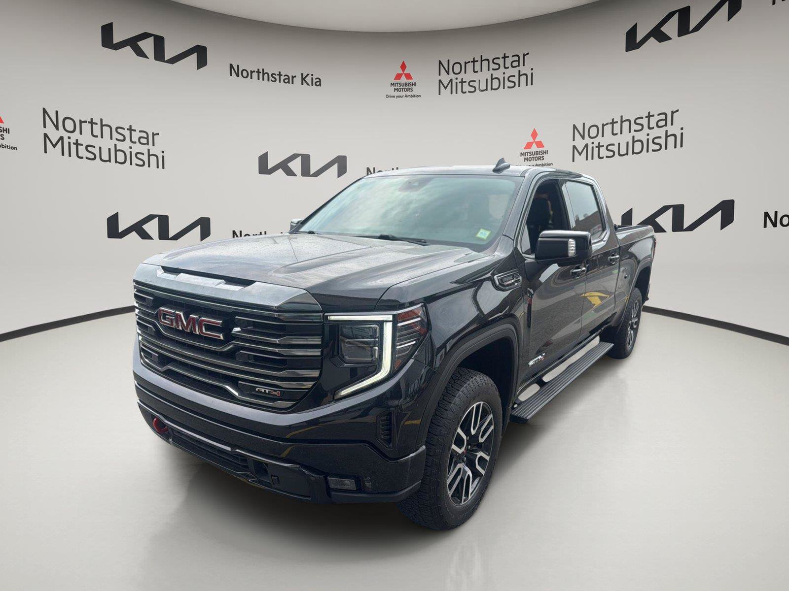 Used 2022 GMC Sierra 1500 AT4 AWD/4WD image 1