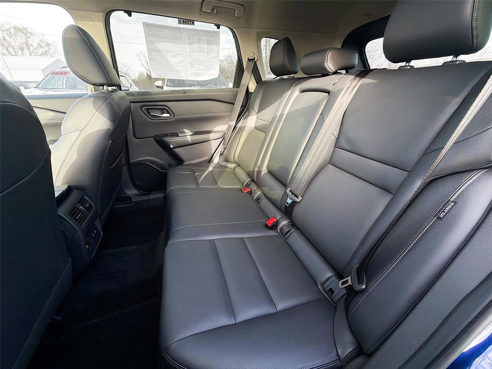 Used 2025 Nissan Rogue SL w/ Tech Package image 23