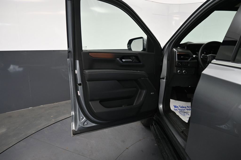 Used 2025 GMC Yukon XL Denali AWD/4WD image 26