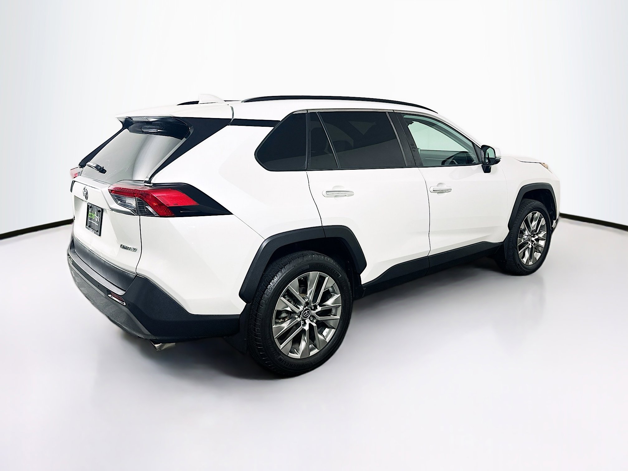 Used 2019 Toyota RAV4 Limited w/ Cold Weather Package FWD image 9