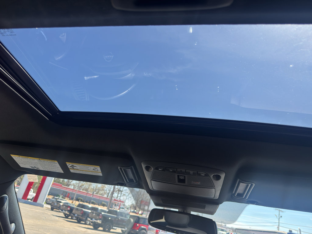 Used 2023 Nissan Armada SL w/ Midnight Edition Package RWD image 9