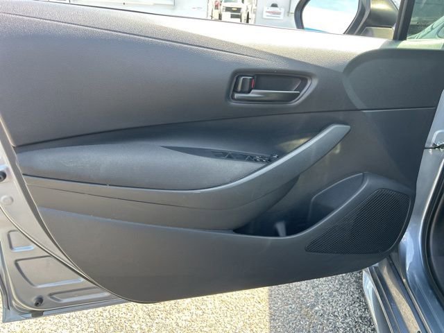 Used 2025 Toyota Corolla LE FWD image 11