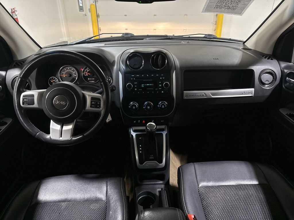 Used 2016 Jeep Compass Latitude FWD image 10
