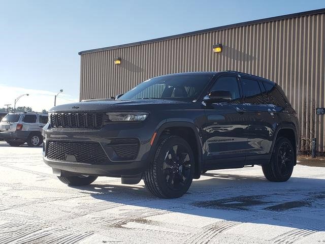 New 2025 Jeep Grand Cherokee Altitude image 4