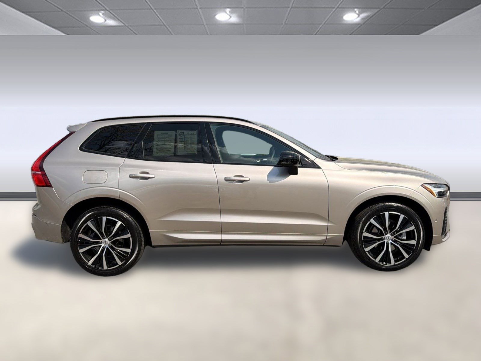 Certified 2024 Volvo XC60 B5 Plus w/ Climate Package AWD/4WD image 8