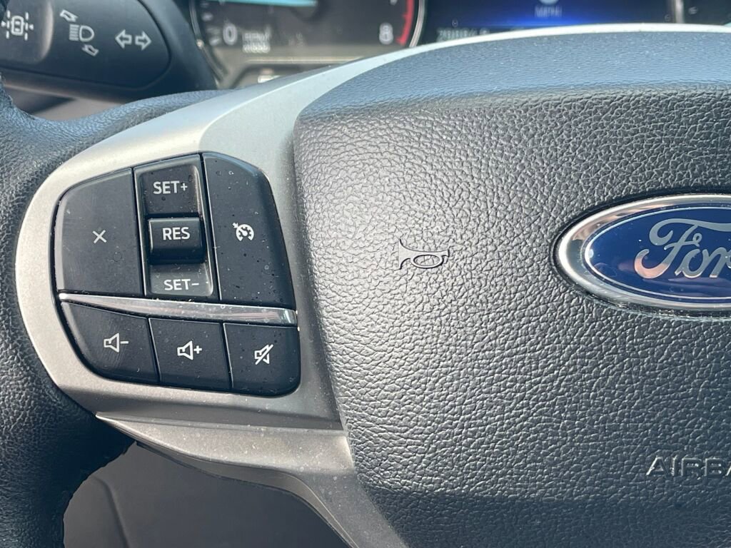 Used 2024 Ford Explorer XLT w/ Equipment Group 202A AWD/4WD image 18