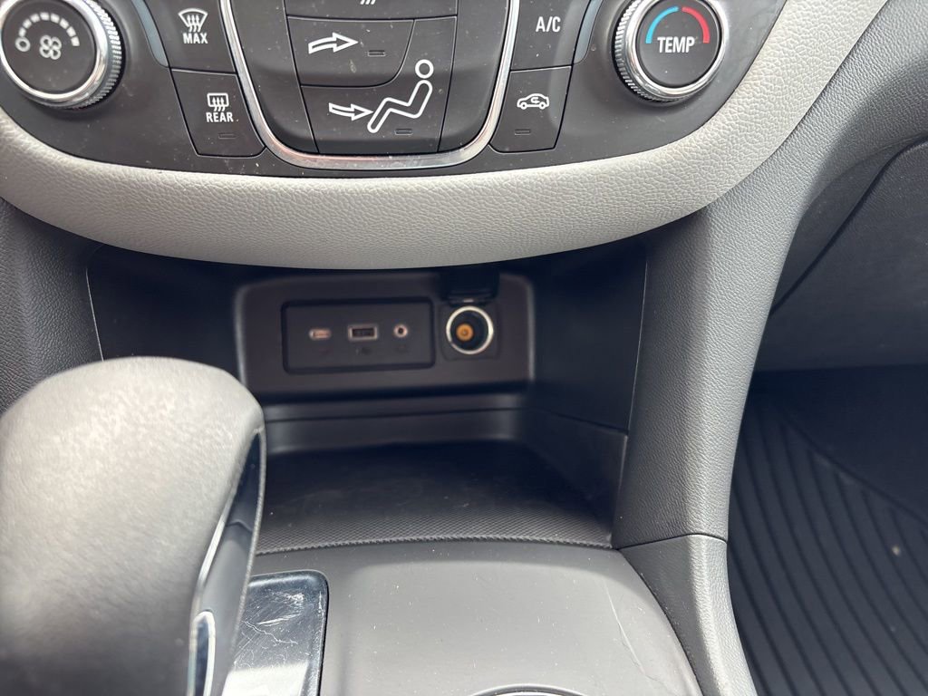 Used 2024 Chevrolet Equinox LS w/ LS Convenience Package image 29