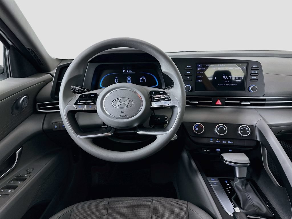 New 2026 Hyundai Elantra SE FWD image 17