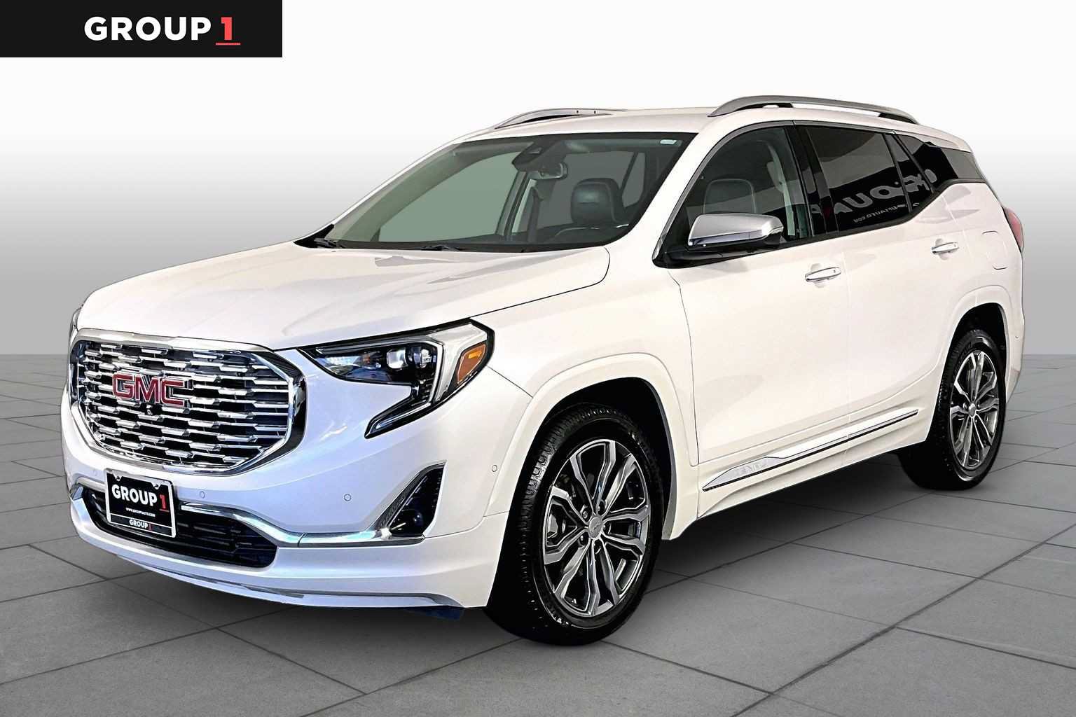 Used 2020 GMC Terrain Denali w/ Denali Premium Package FWD image 1