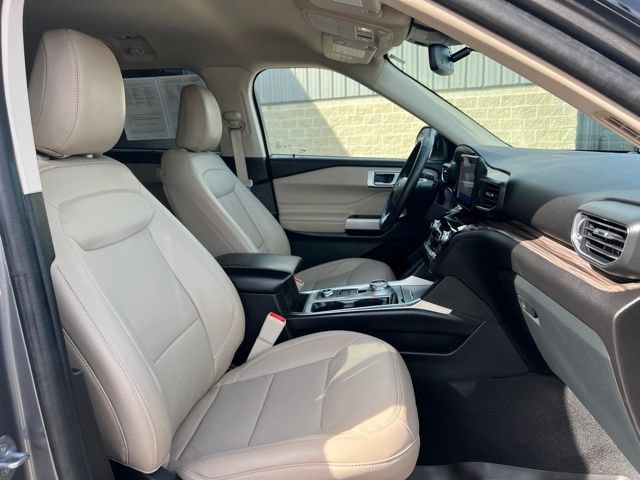 Used 2023 Ford Explorer Limited w/ Equipment Group 301A AWD/4WD image 11