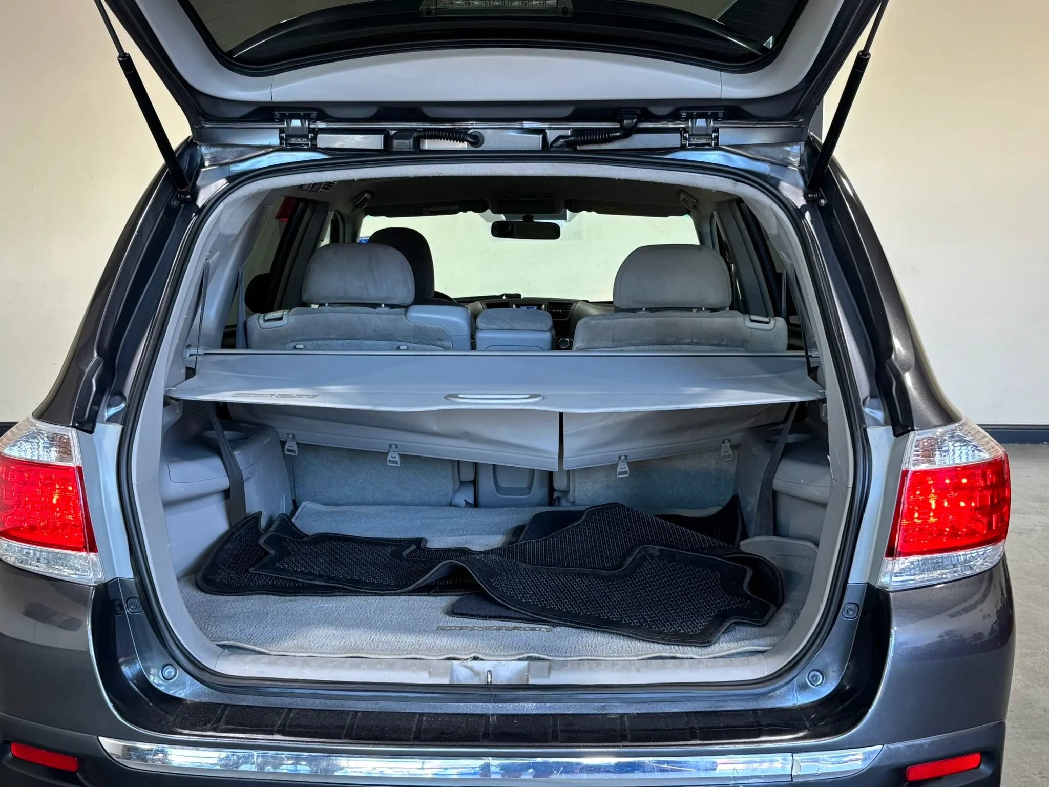 Used 2012 Toyota Highlander 4WD w/ Tech Pkg image 7