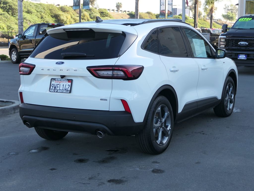 Used 2025 Ford Escape ST-Line w/ Equipment Group 301A FWD image 3